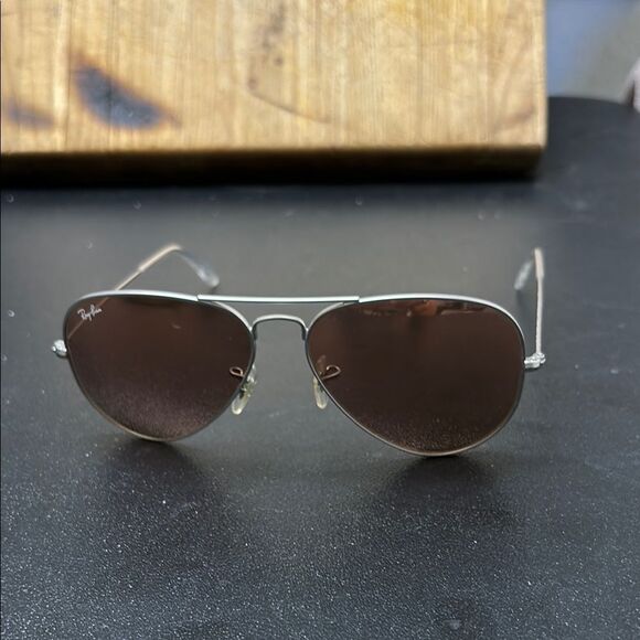 Ray-Ban RB3025 Silver Frame Aviator Sunglasses - Picture 1 of 14